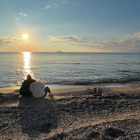 Villa Pnoe Seaside Kalamaki  Esterno foto