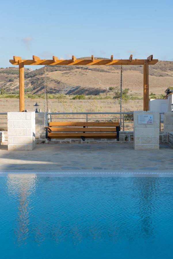 Villa Pnoe Seaside Kalamaki  Esterno foto
