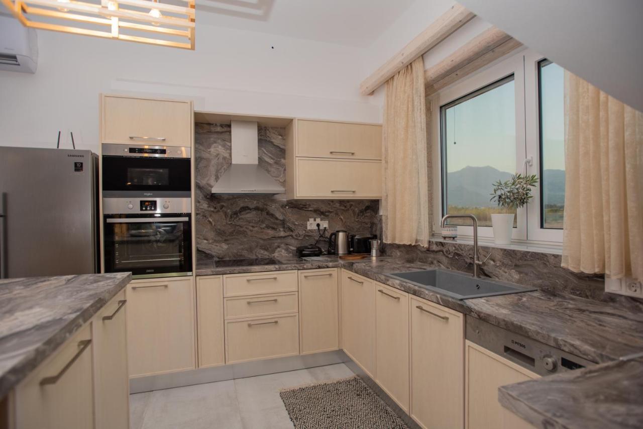 Villa Pnoe Seaside Kalamaki  Esterno foto