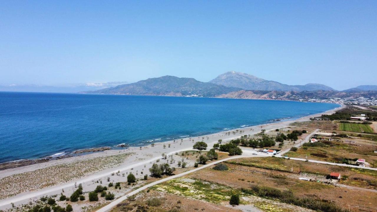 Villa Pnoe Seaside Kalamaki  Esterno foto