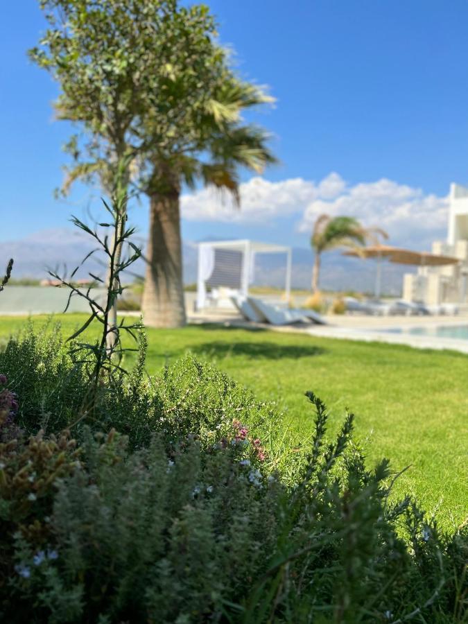 Villa Pnoe Seaside Kalamaki  Esterno foto