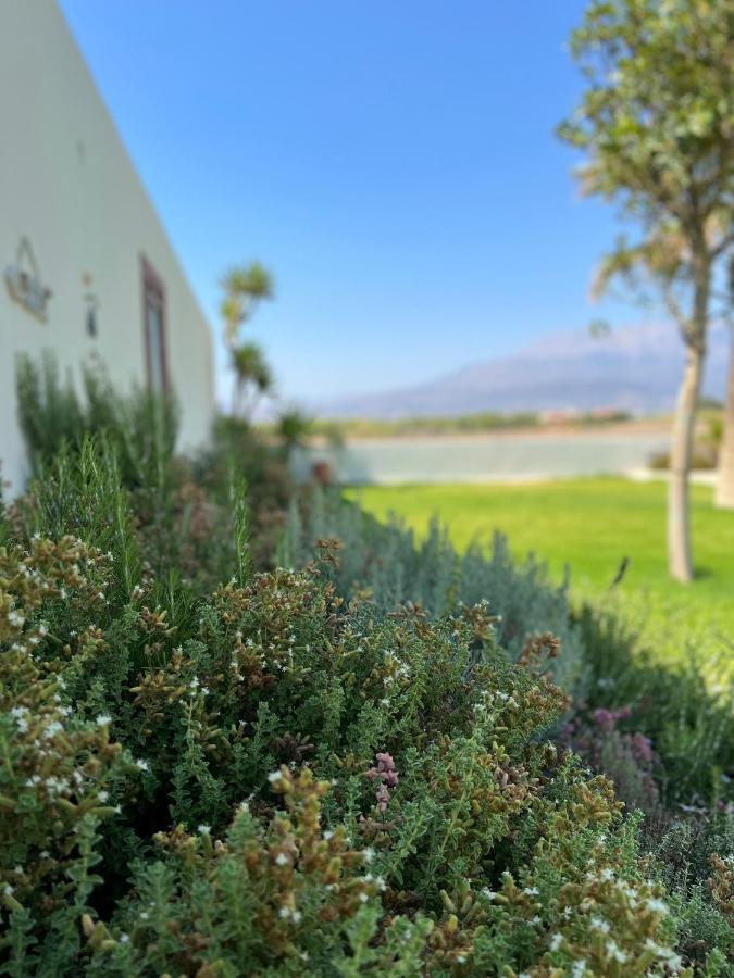 Villa Pnoe Seaside Kalamaki  Esterno foto