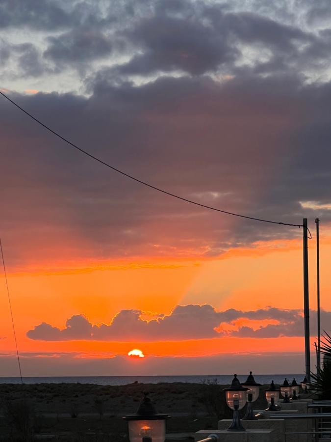 Villa Pnoe Seaside Kalamaki  Esterno foto